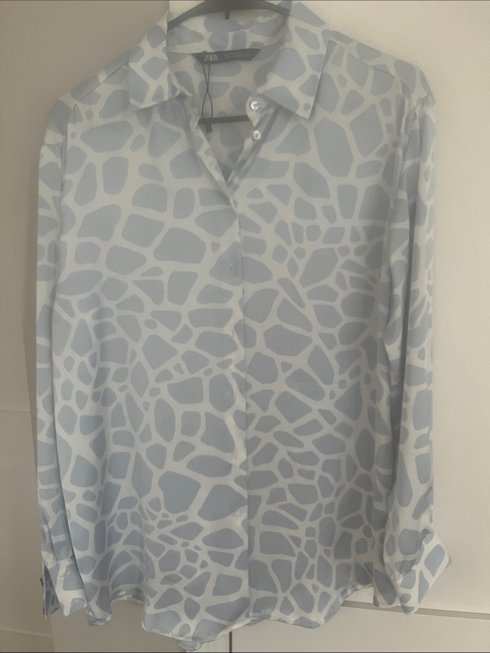 ZARA Women's Light Blue Patterned Button-Up Shirt